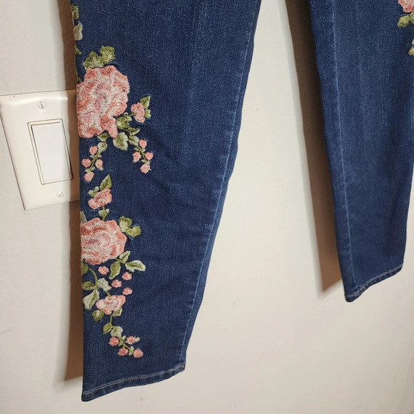 NWT Charter Club Floral Embroidered Bristol Ankle Jeans Tummy Slimming Size 10 - Picture 13 of 16